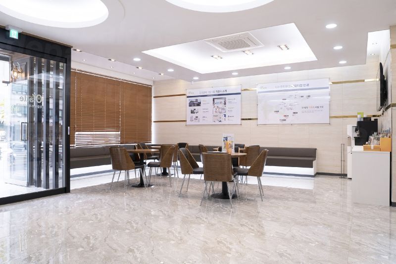 Oracle Clinic (Cheongdam) - Waiting area