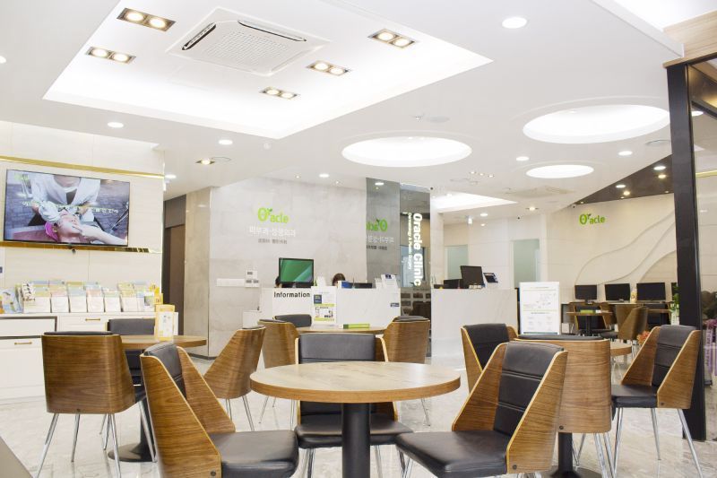 Oracle Clinic (Cheongdam) - Waiting area