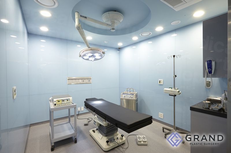 Grand Plastic Surgery - Surgery room