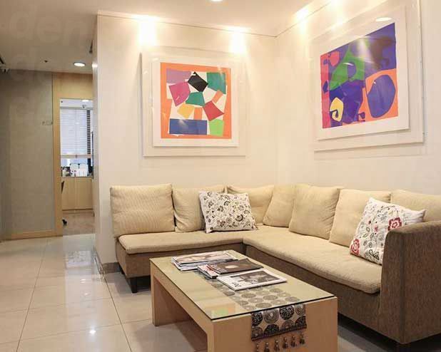 Romian Plastic Surgery - Waiting area