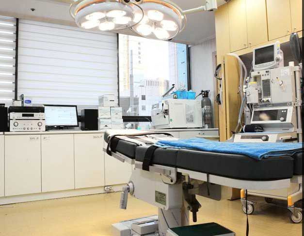 Romian Plastic Surgery - Surgery room