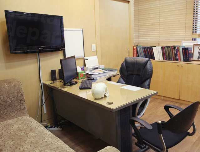 Romian Plastic Surgery - Consultation room