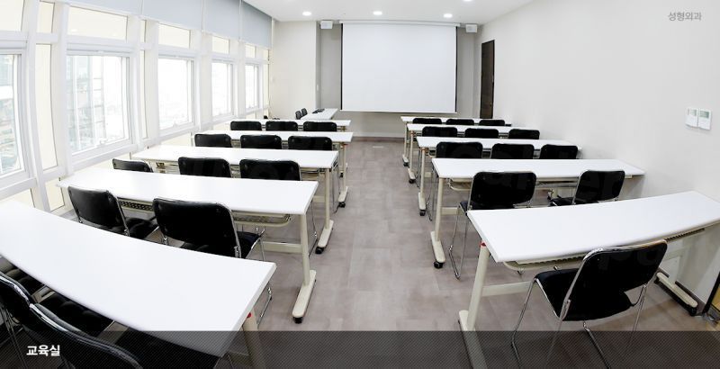 Smile Plastic Surgery - Meeting room