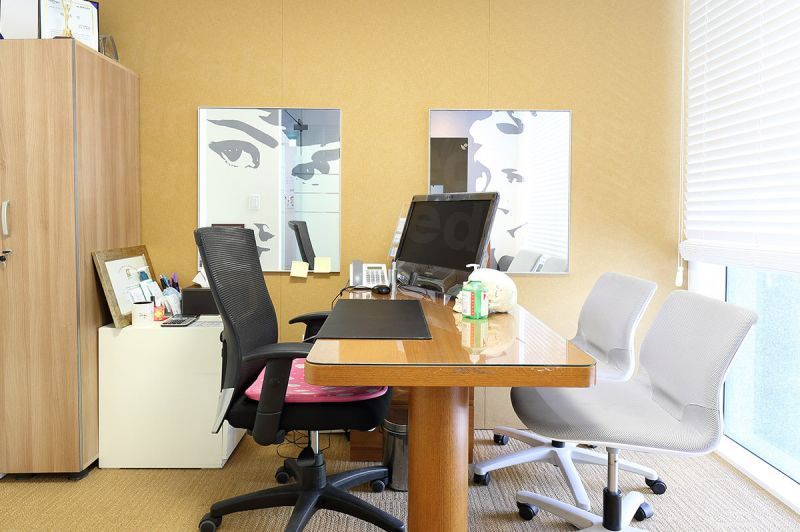 TL Plastic Surgery - Consultation room