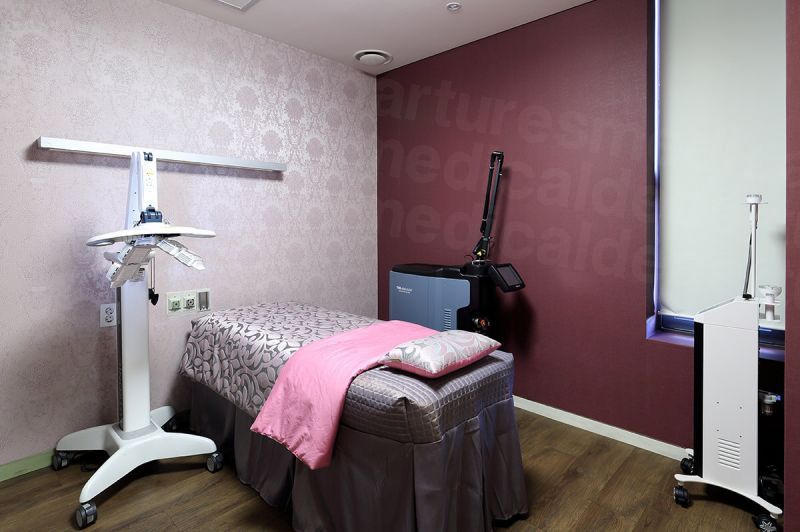 TL Plastic Surgery - Treatment room