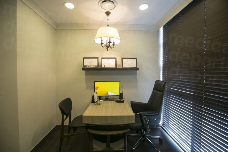 TS Plastic Surgery - Consultation room
