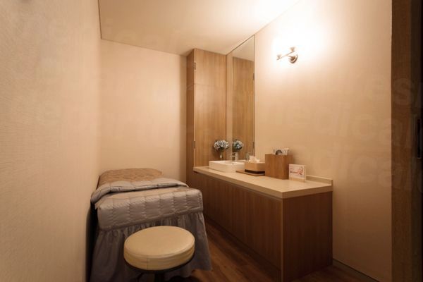 Sulraeim Skin &a; Plastic Surgery - Patient room