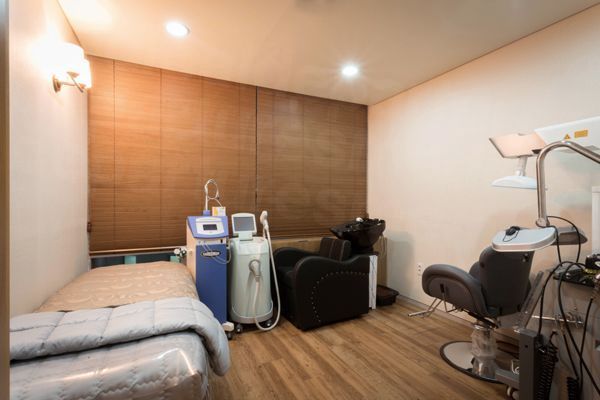 Sulraeim Skin &a; Plastic Surgery - Treatment room