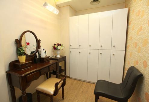 EUREKA DERMATOLOGY - Construction room