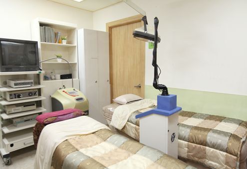 EUREKA DERMATOLOGY - Treatment room