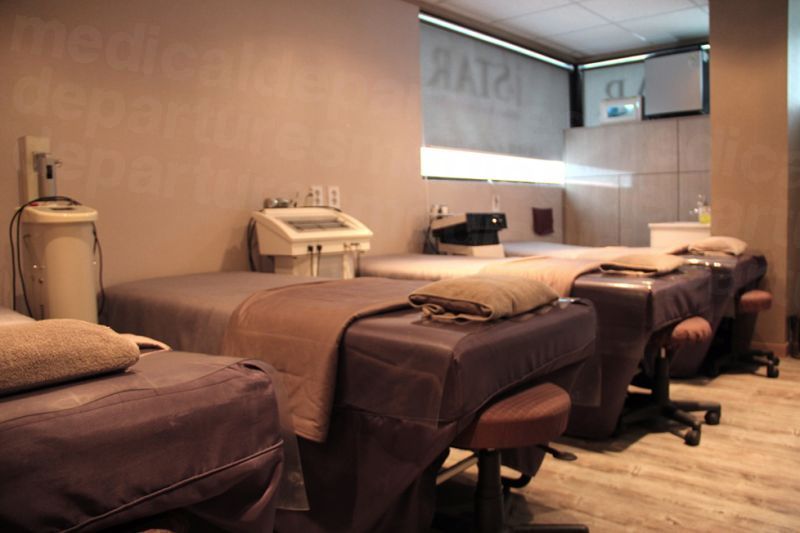 I Star Plastic Surgery - Treatment room