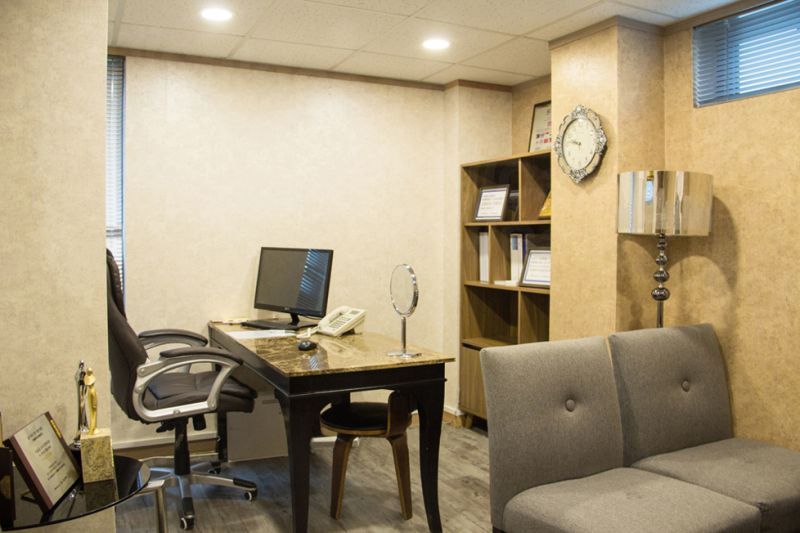 I Star Plastic Surgery - Consultation room