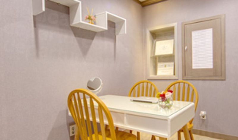 Dr.Mi Dermatology -  Consultation room