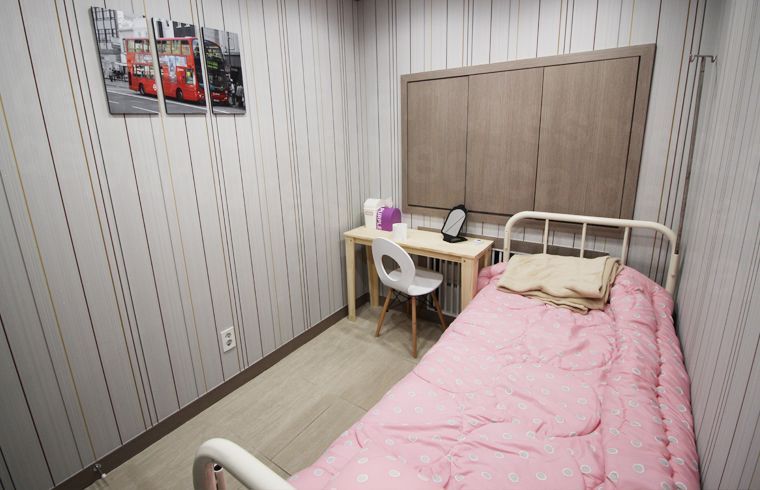 Dr.Mi Dermatology Apgujeong - Patient room