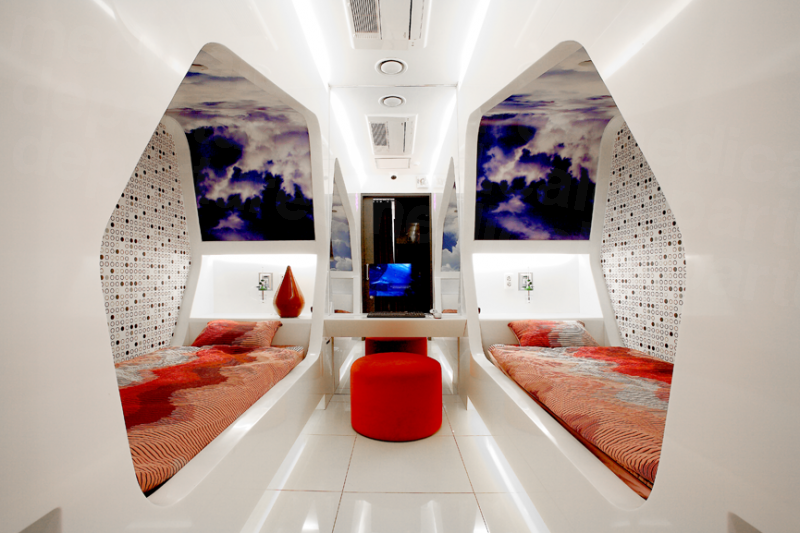 Wannabe plastic surgery - Treatment room