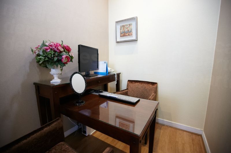 Hershe Dermatology - Consultation room