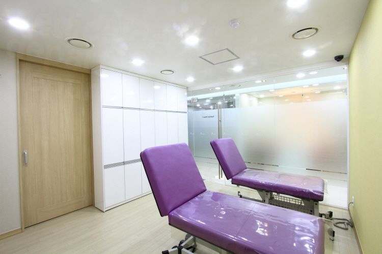 CELLA Plastic Surgery Clinic - Treatment room