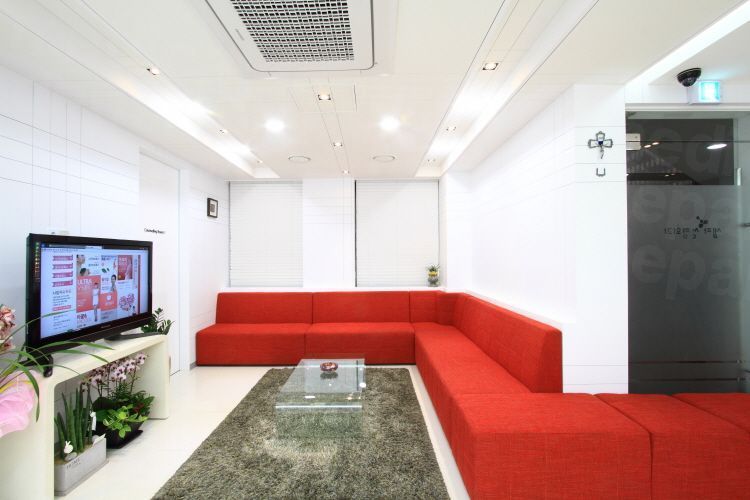 CELLA Plastic Surgery Clinic - Waiting area