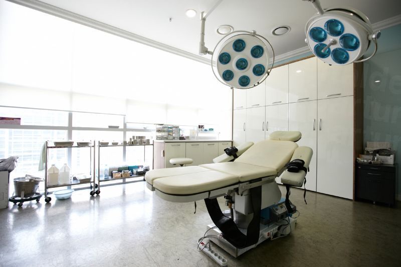 Hershe  Plastic Surgery - Surgery room