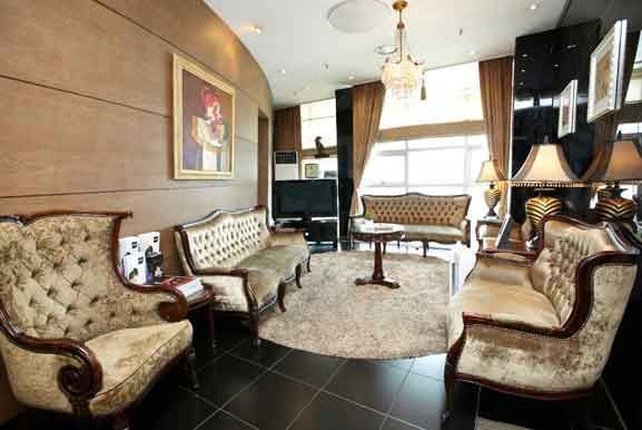 Hershe  Plastic Surgery - Waiting room