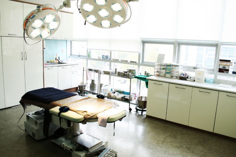 Hershe  Plastic Surgery - Surgery room