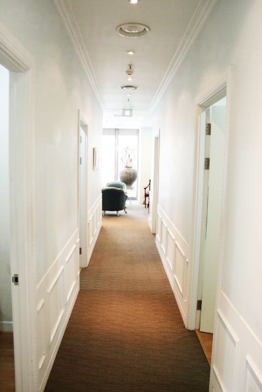 Hershe  Plastic Surgery - Walkway