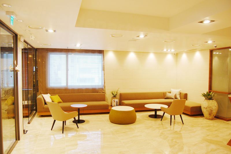 Yuno Plastic Surgery - Waiting area