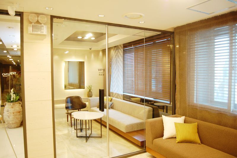 Yuno Plastic Surgery - Waiting room