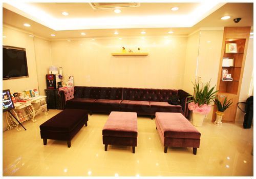 Oracle Clinic (Sinchon) - Waiting area