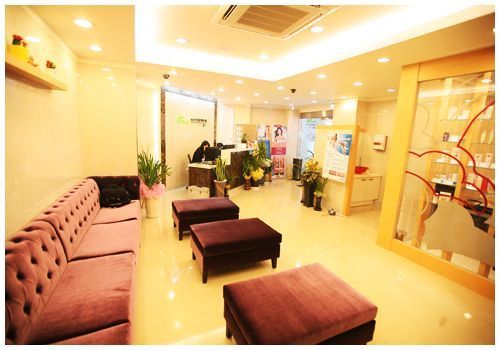 Oracle Clinic (Sinchon) - Waiting area