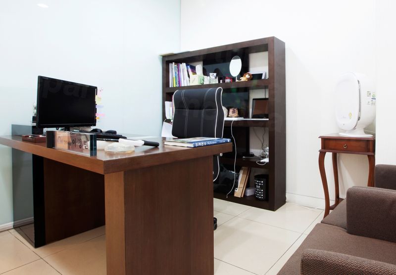 Benme  Plastic Surgery - Consultation room