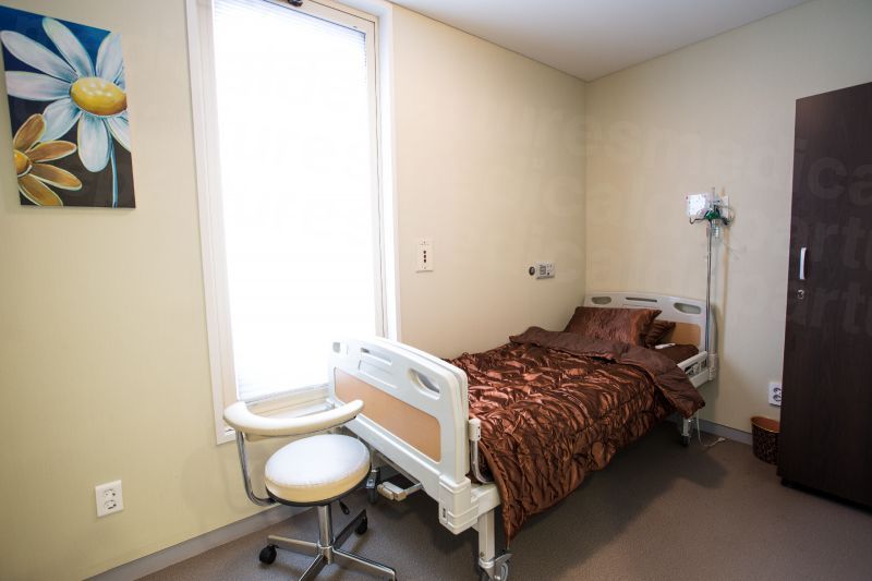 Mine Dermatology - Patient room