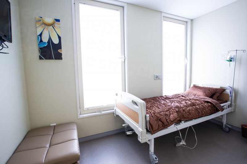 Mine Dermatology - Patient room
