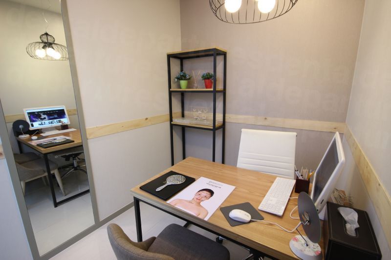Deesse Plastic Surgery - Consultation room