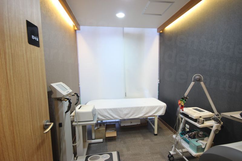 Deesse Plastic Surgery -Treatment room
