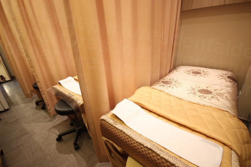 Deesse Plastic Surgery -  Treatment room