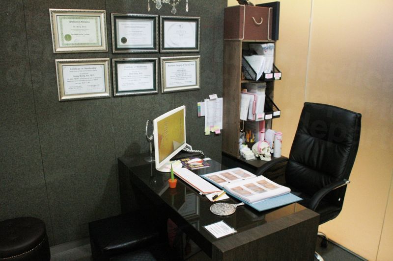 Girin Plastic Surgery - Consultation room